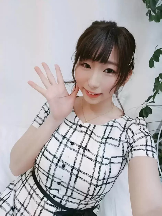 言传身教的女老师宝田萌奈美写真分享，热爱一线教育工作！