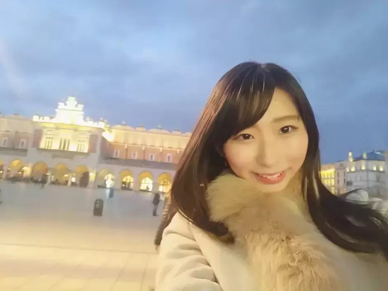 言传身教的女老师宝田萌奈美写真分享，热爱一线教育工作！