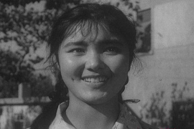 老电影红牡丹姜黎黎主演(旧影漂亮的红牡丹)(64)