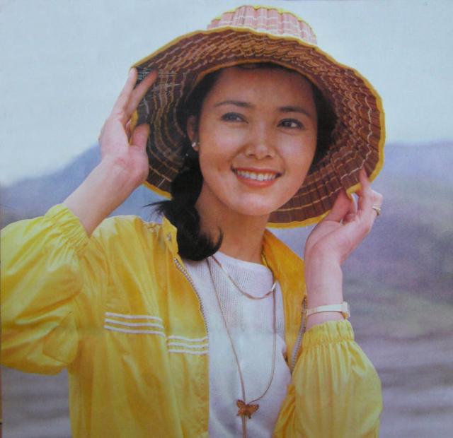 老电影红牡丹姜黎黎主演(旧影漂亮的红牡丹)(58)