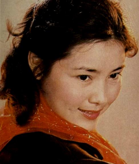 老电影红牡丹姜黎黎主演(旧影漂亮的红牡丹)(67)