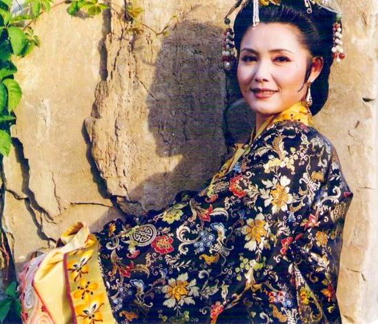老电影红牡丹姜黎黎主演(旧影漂亮的红牡丹)(59)