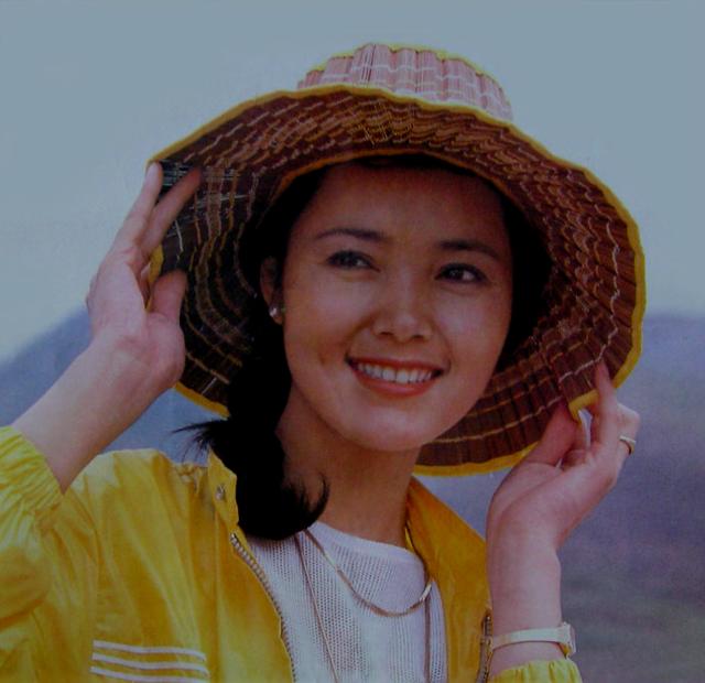 老电影红牡丹姜黎黎主演(旧影漂亮的红牡丹)(25)