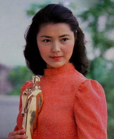 老电影红牡丹姜黎黎主演(旧影漂亮的红牡丹)(9)