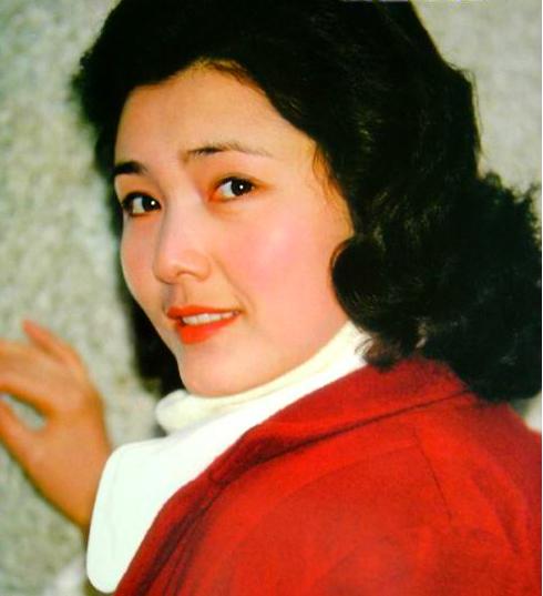 老电影红牡丹姜黎黎主演(旧影漂亮的红牡丹)(57)