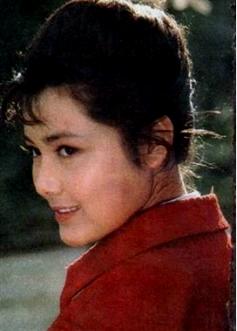 老电影红牡丹姜黎黎主演(旧影漂亮的红牡丹)(17)