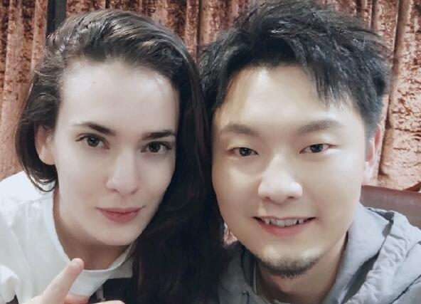 天天向上鞠红川唐伯虎什么关系 跨国夫妻原来这么幸福