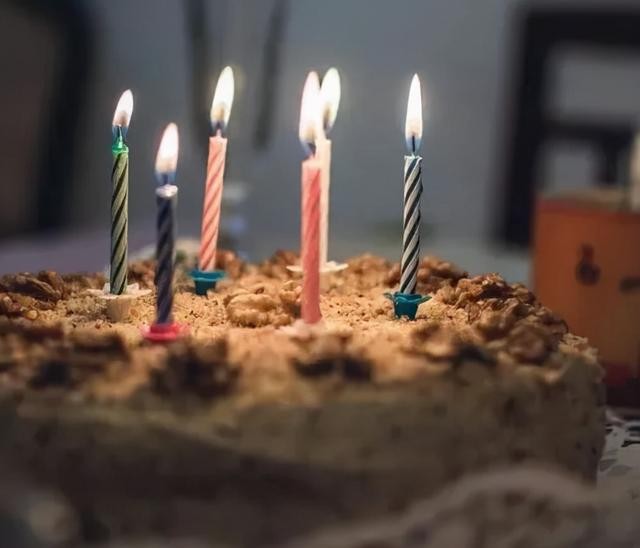 图书馆停电许愿30秒（图书馆停电30秒上热搜第一）