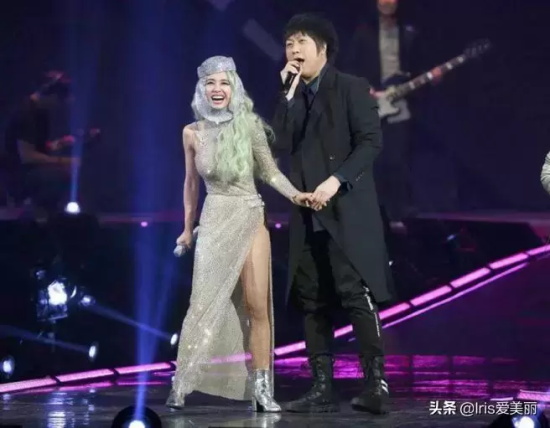 阿信女朋友不是蔡依林是谁（）