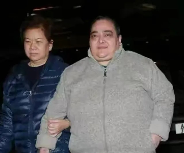 何超雄为什么变成这样(赌王最丑女儿何超雄)