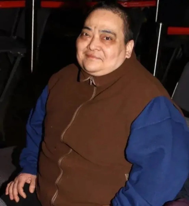 何超雄为什么变成这样(赌王最丑女儿何超雄)