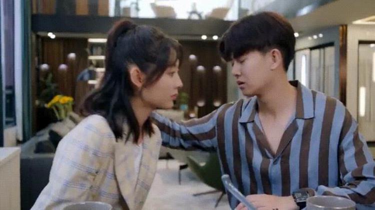 乌鸦小姐与蜥蜴先生中的吻戏「乌鸦小姐与蜥蜴先生吻戏用吻替任嘉伦是在照顾媳妇的感受吧」