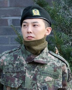 ​BIGBANG三成员举行小型退役庆祝会　太阳拖老婆孝琳出席