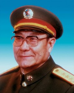 ​连长黄达宣俘虏小兵徐惠滋，35年后见，连长成副军长，俘虏是军长