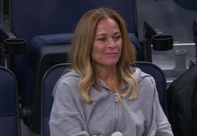 ​库里兄弟同场对决！父母离婚后，只有母亲在现场独自观战