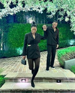 ​人生赢家！威少与妻子甜蜜合影，相恋十多年依旧无比恩爱