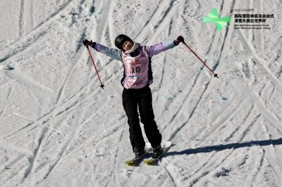 ​滑雪大跳台世界杯北京站：中国选手刘梦婷、杨如意晋级决赛