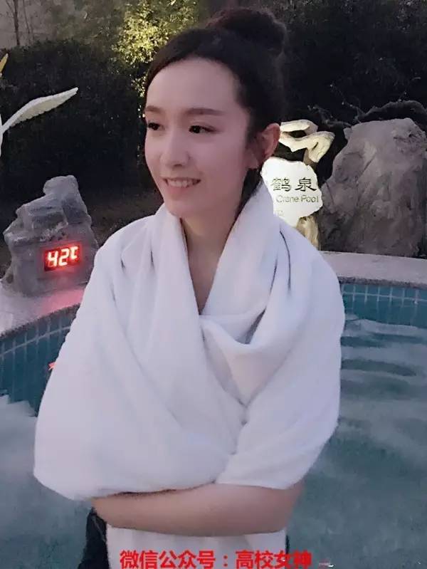 《一站到底》女神晁雪薇,真正的漂亮知性女生!