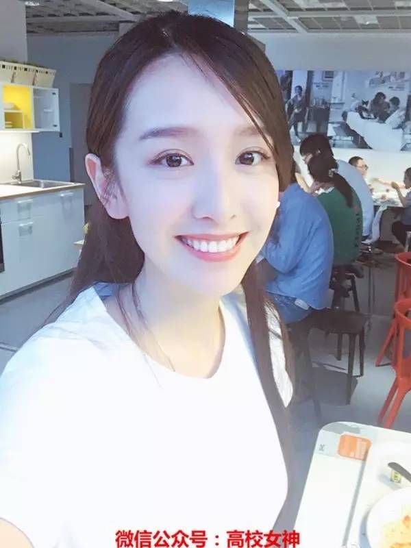 《一站到底》女神晁雪薇,真正的漂亮知性女生!