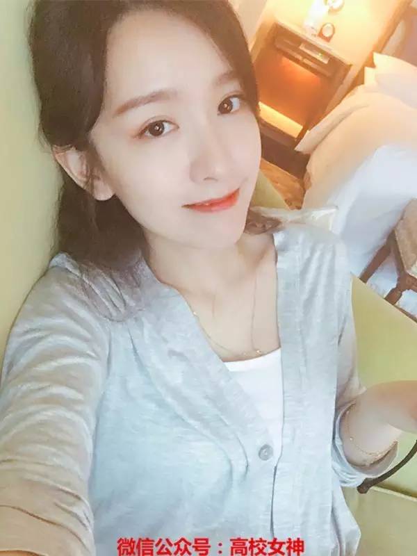 《一站到底》女神晁雪薇,真正的漂亮知性女生!