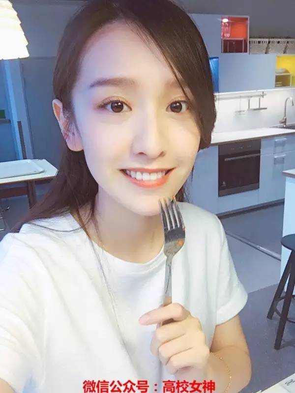 《一站到底》女神晁雪薇,真正的漂亮知性女生!