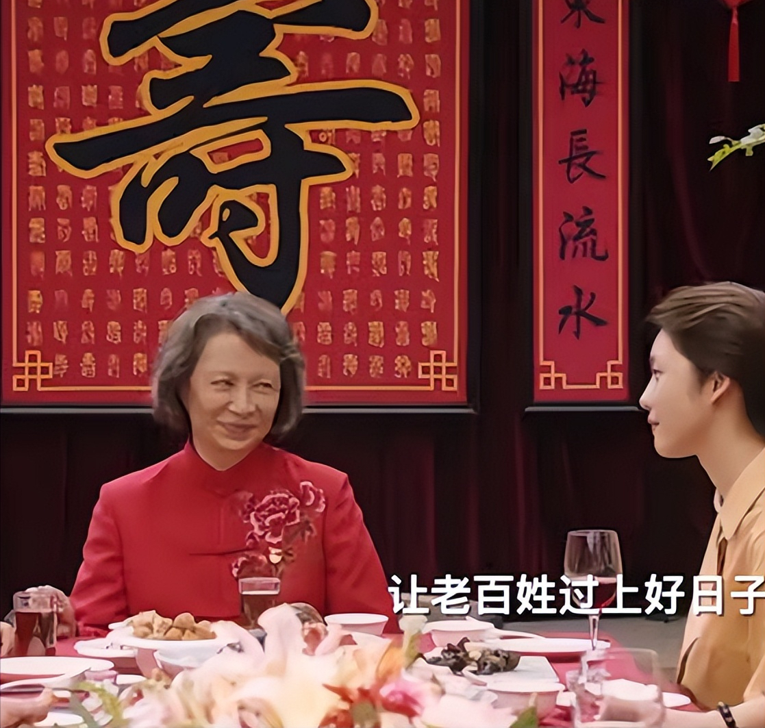 《胡同》热播,蔡文静赵露思相差8岁演母女,赵露思都演奶奶辈了