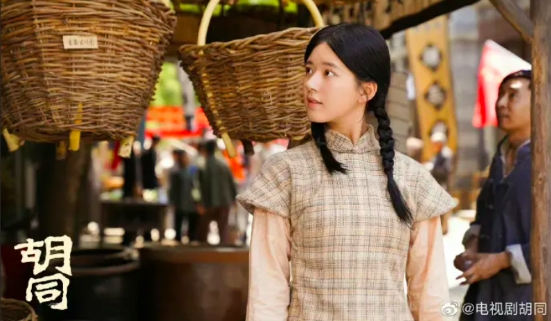 《胡同》热播,蔡文静赵露思相差8岁演母女,赵露思都演奶奶辈了