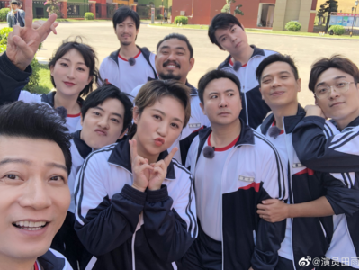 《夏洛特烦恼》时隔6年重聚,马丽穿校服不违和,沈腾p到没褶子