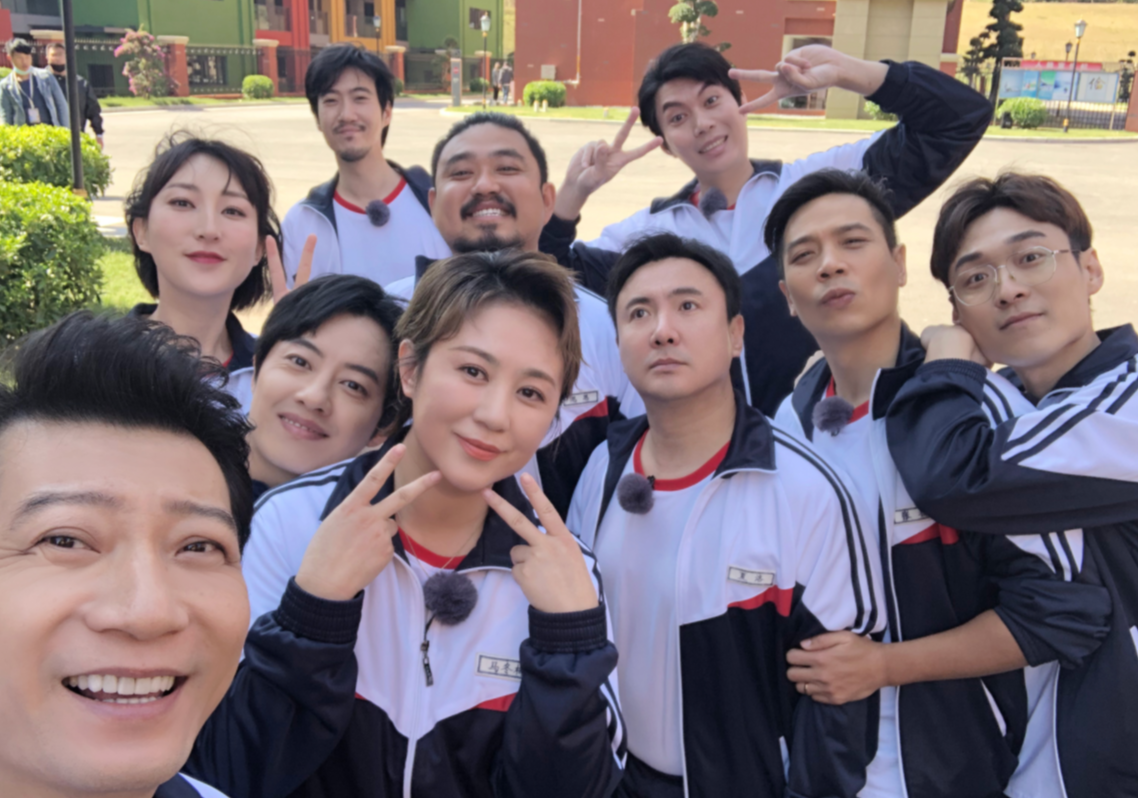 《夏洛特烦恼》时隔6年重聚,马丽穿校服不违和,沈腾p到没褶子