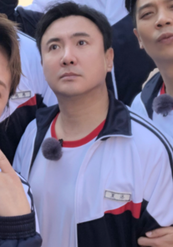 《夏洛特烦恼》时隔6年重聚,马丽穿校服不违和,沈腾p到没褶子