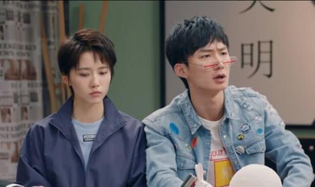 《爱情公寓5》偷偷去看了张伟的微博,原来张伟这么“勇敢啊”