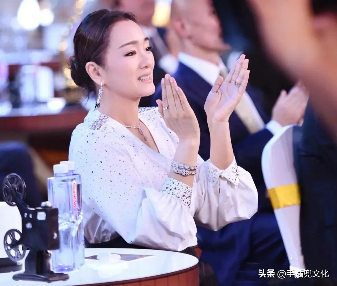 巩俐的感情经历有多起伏？为何最终选择嫁给70岁法国老头