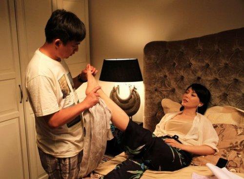 30次左右(女子和同事约会近30次)