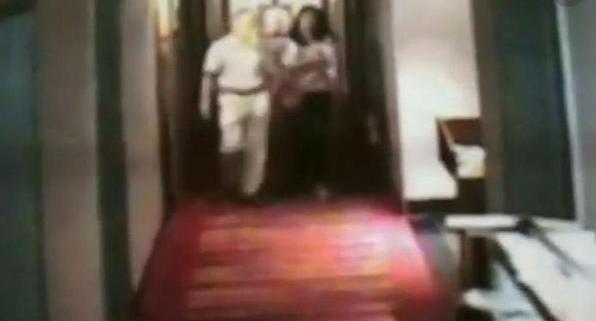 30次左右(女子和同事约会近30次)