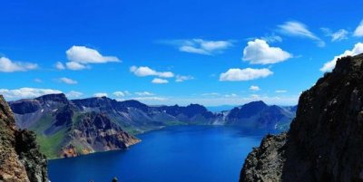 ​长白山天池水怪究竟之谜，神奇生物表现身_有乘客照片为证