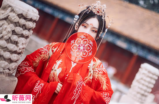 等什么君个人资料家世、真名叫什么、真人照片长什么样