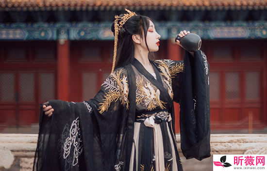 等什么君个人资料家世、真名叫什么、真人照片长什么样