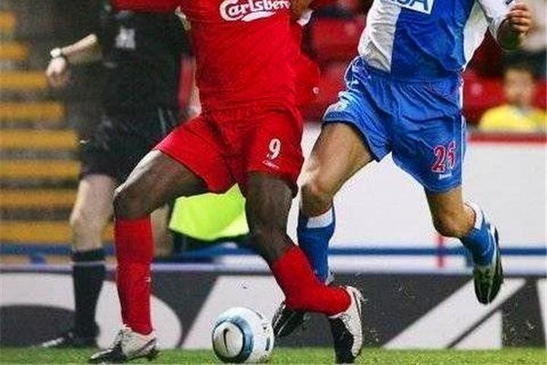 郑智踢伤西塞的腿 比赛中没有犯规，足协没有处罚