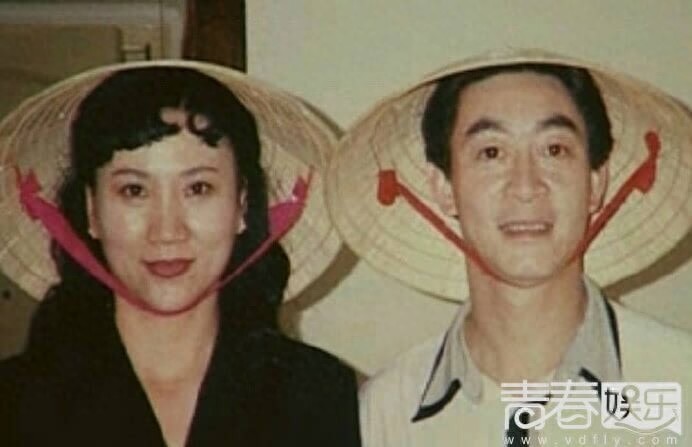 57岁猴哥六小龄童的妻子于虹近照