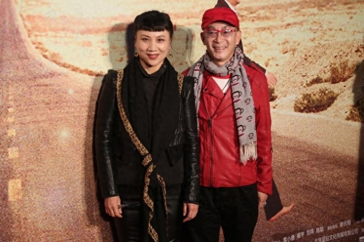 57岁猴哥六小龄童的妻子于虹近照