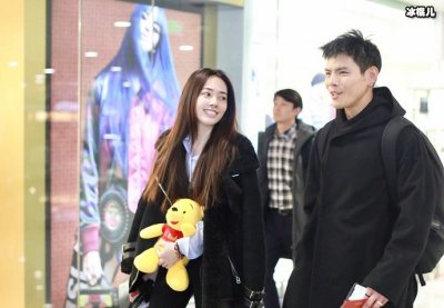 ​向佐求婚郭碧婷成功了又是一堆甜蜜的情侣，他们两个的恋爱经历是怎