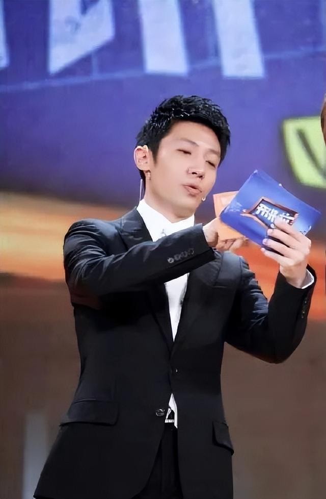 高圆圆老公叫什么名字（高圆圆与老公甜蜜互动被拍）