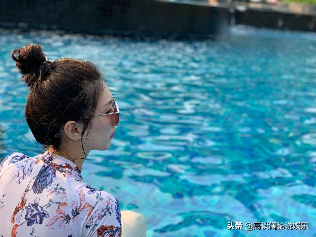 江疏影深夜更新微博，自爆三亚旅游美照，网友：我承认我羡慕了