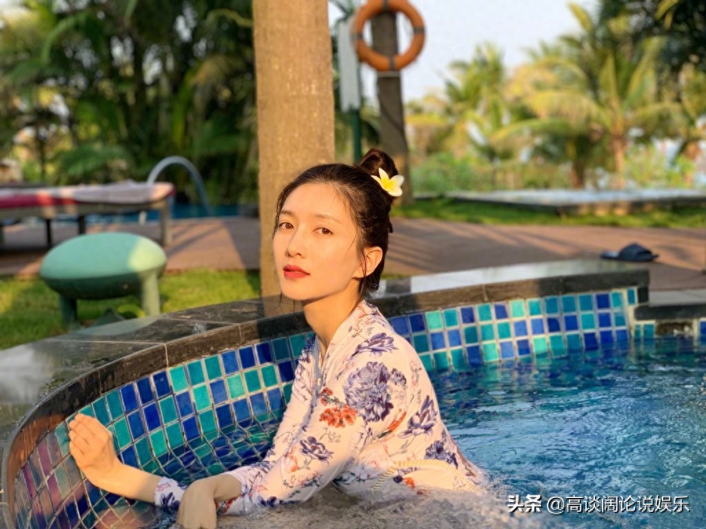 江疏影深夜更新微博，自爆三亚旅游美照，网友：我承认我羡慕了