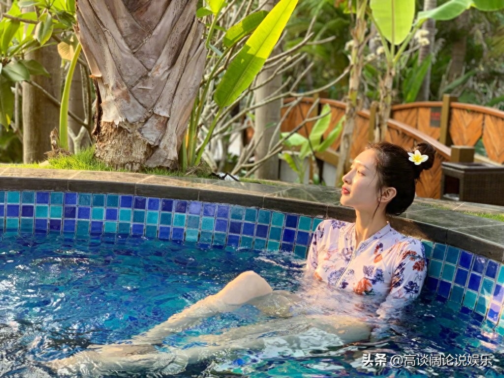 江疏影深夜更新微博，自爆三亚旅游美照，网友：我承认我羡慕了