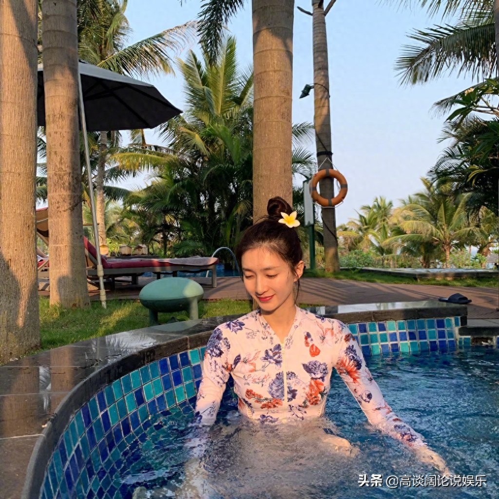 江疏影深夜更新微博，自爆三亚旅游美照，网友：我承认我羡慕了