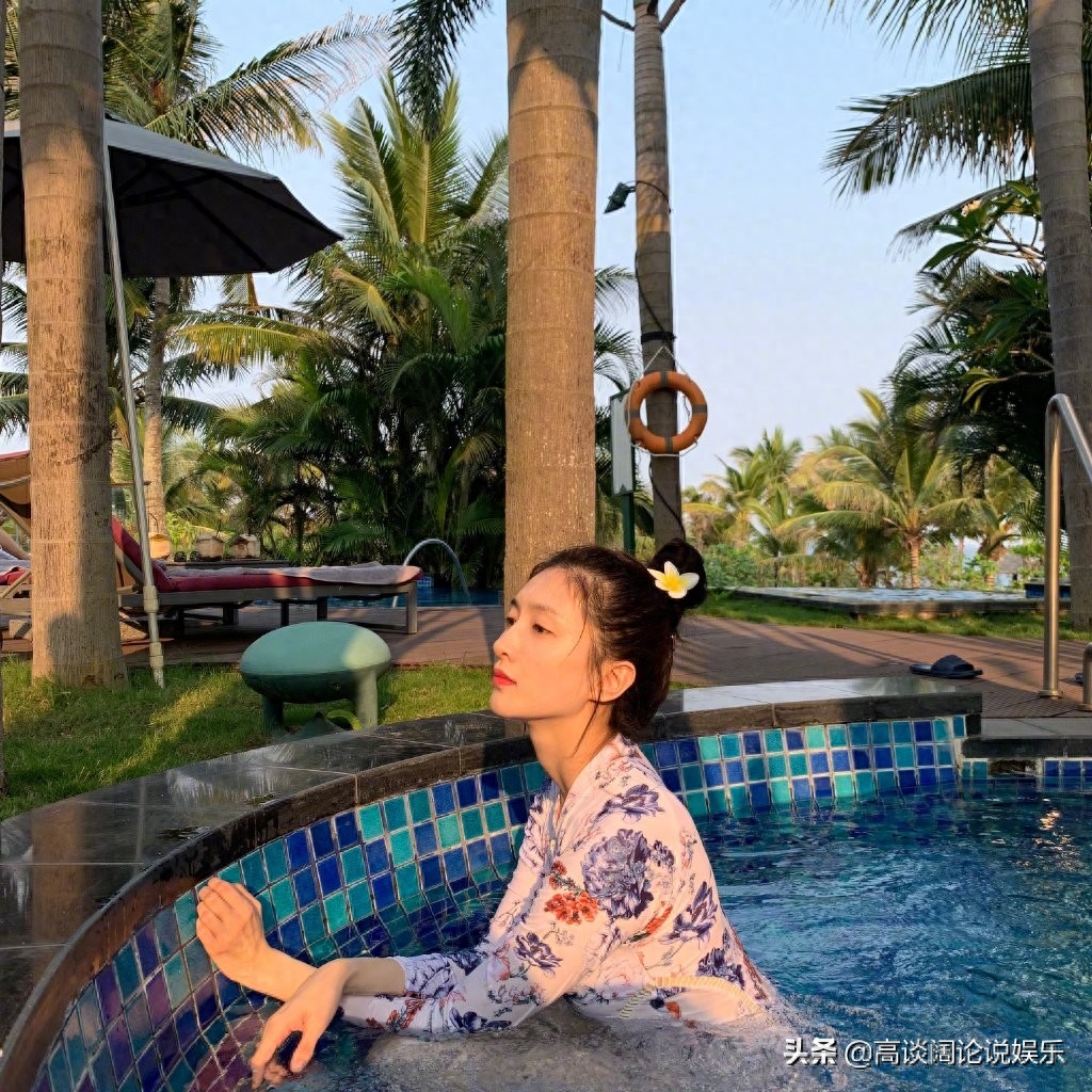 江疏影深夜更新微博，自爆三亚旅游美照，网友：我承认我羡慕了