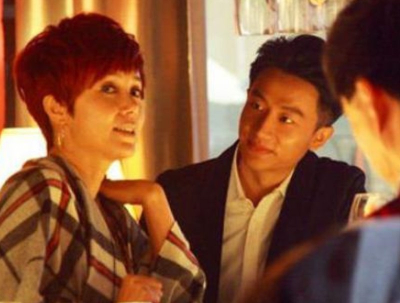 蒋雯丽和黄轩怎么回事（黄轩靠与蒋雯丽传绯闻上位）