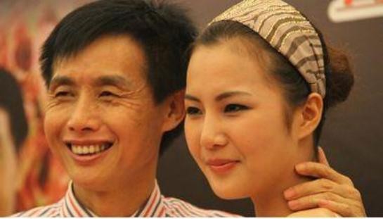 邓建国资产多少(黄梓琪19岁怀着孩子嫁干爹)