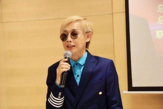 邓建国资产多少(黄梓琪19岁怀着孩子嫁干爹)